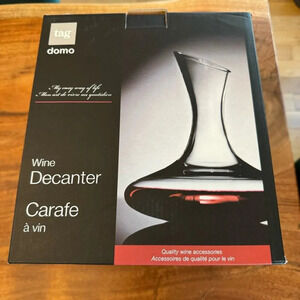 Elegant  Wine Decanter from Tag Domo